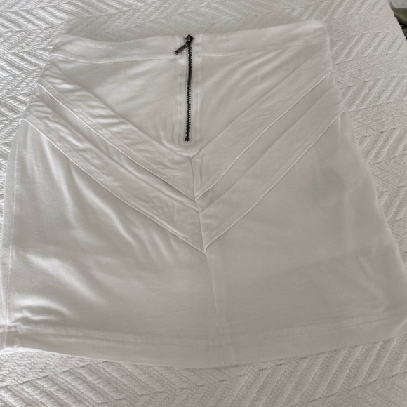 White stretch BCBG skirt- New without tag - Picture 7 of 10